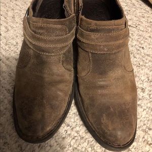 **SOLD** BORN Factory Distressed Bootie Sz8B,EUC